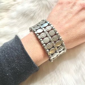 NWT! Bay to Baubles silver stretch bracelet